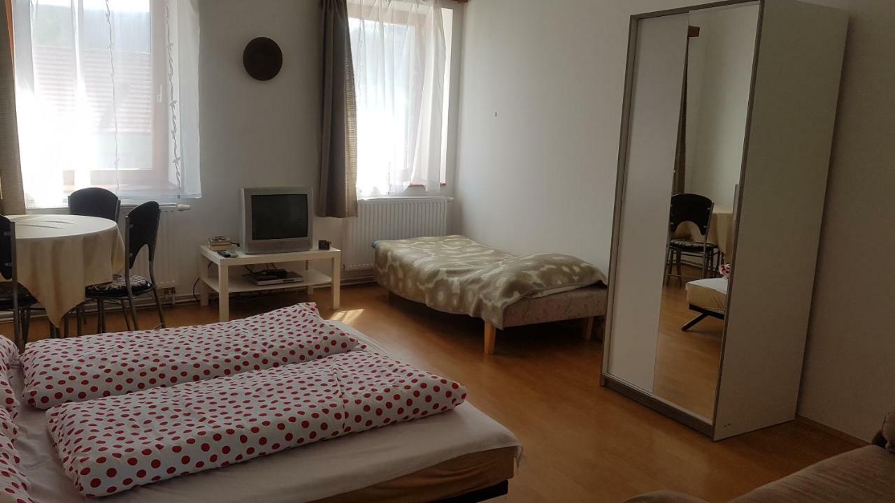 Petra Apartmanok فيليم المظهر الخارجي الصورة